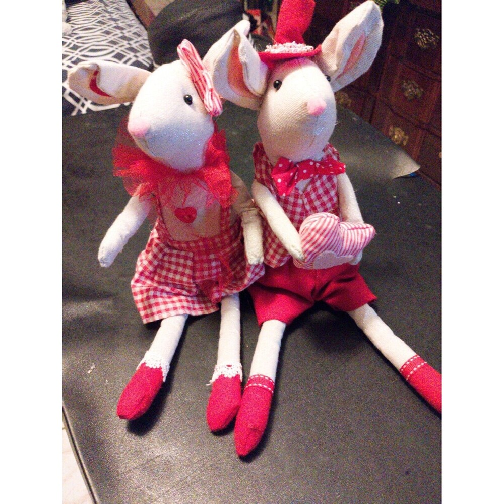 Country Farmhouse Mouse and Friends Valentine Heart Decor Stuffed Animal Plush